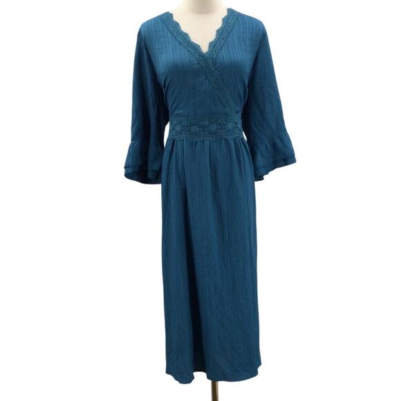 BloomChic Dresses & Skirts - BLOOMCHIC 14-16 1X plus Blue Scalloped Lace Surplice Ruffled Midi Dress NWT b77